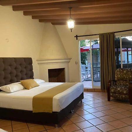Hotel Maria Emilia Cuernavaca Amatitlán エクステリア 写真